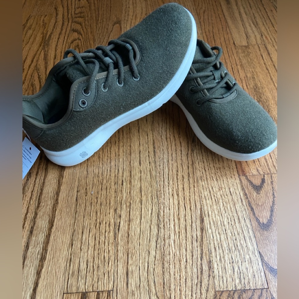 FLX Women’s sneakers. NWT